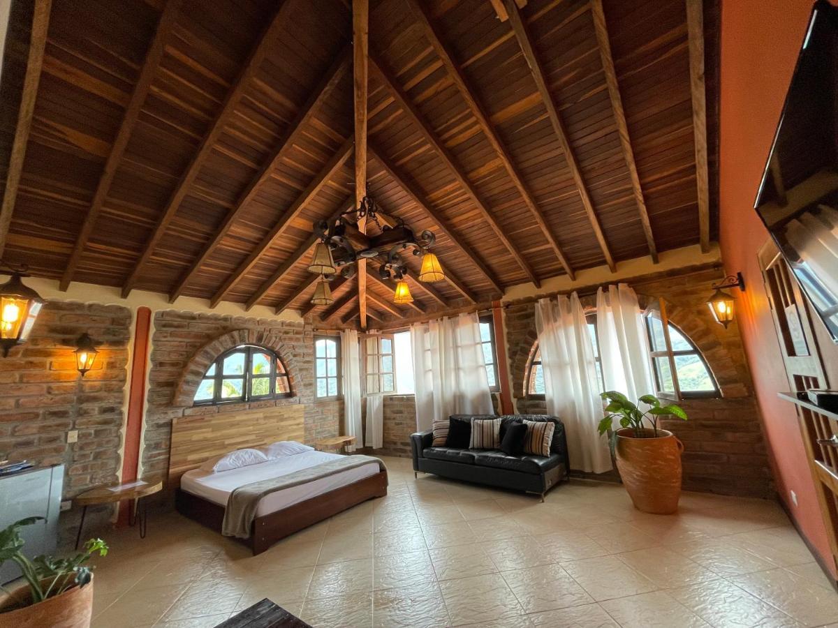 Tierra Hotel *